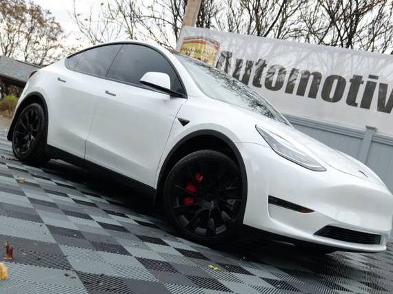 TESLA MODEL Y 2020 5YJYGDEE6LF008572 image